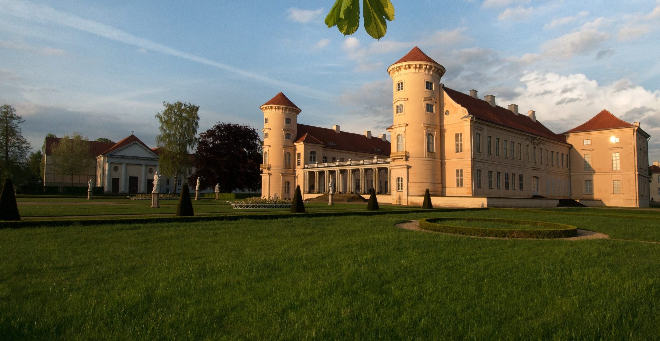 Schloss Rheinsberg, Blick seitlich zum Klingenbergflügel © SPSG/Leo Seidel